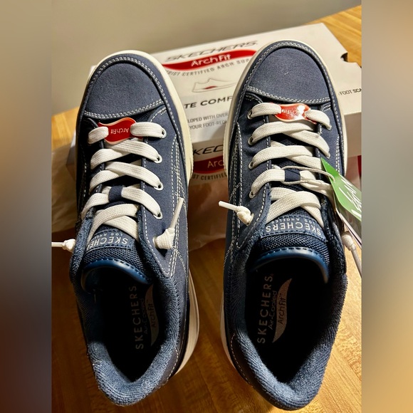 Skechers Arcade Arcata Arch Fit Vegan Sneakers in Navy, size 8.5. - Picture 1 of 6